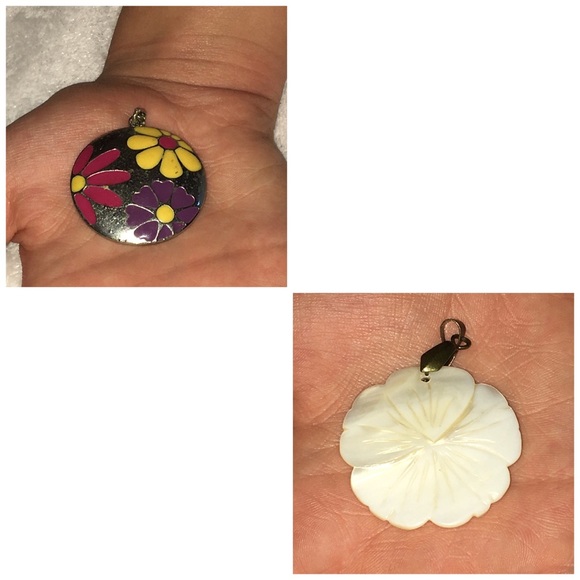 2 floral necklace charms. Chains not included - Picture 1 of 1